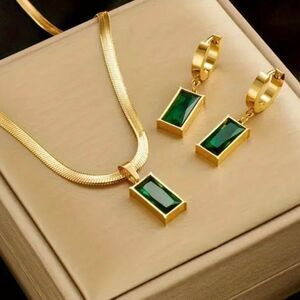 Gold Emerald Green Pendant Herringbone Snake Flat Necklace & Earrings Set